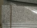 Tirantes e escada de granito polida G603
